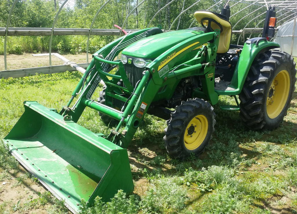 TIMED ONLINE AUCTION 2010 JOHN DEERE 4320 TRACTOR, IMPLEMENTS, BOAT  Auction
