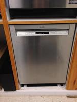 TIMED ONLINE AUCTION 275+ NEW BRAND NAME APPLIANCES - FLOOR MODELS Auction Photo