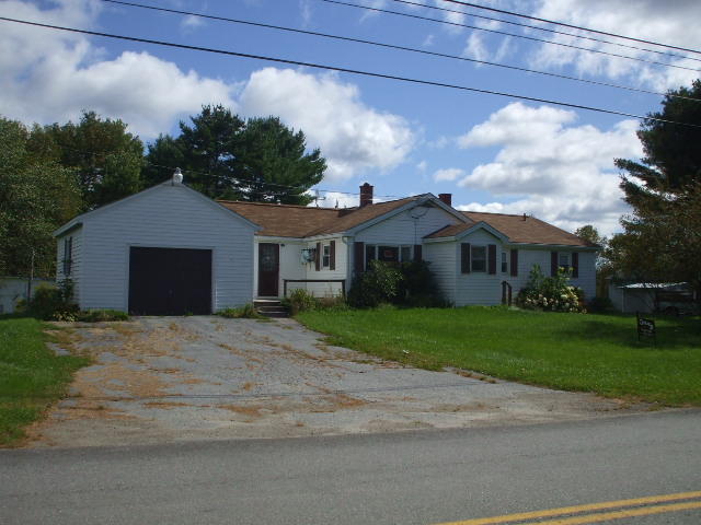 Ranch Style Home Auction Photo