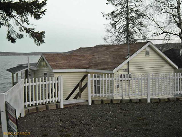 Lakefront Cottage - Long Lake Auction Photo