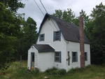 Gambrel Home - 3.04 +/- Acres Auction Photo