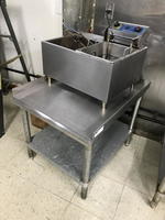 GLOBE PF32E TABLE TOP FRYER Auction Photo