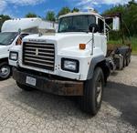 2001 MACK RD688S ROLL-OFF TRUCK Auction Photo